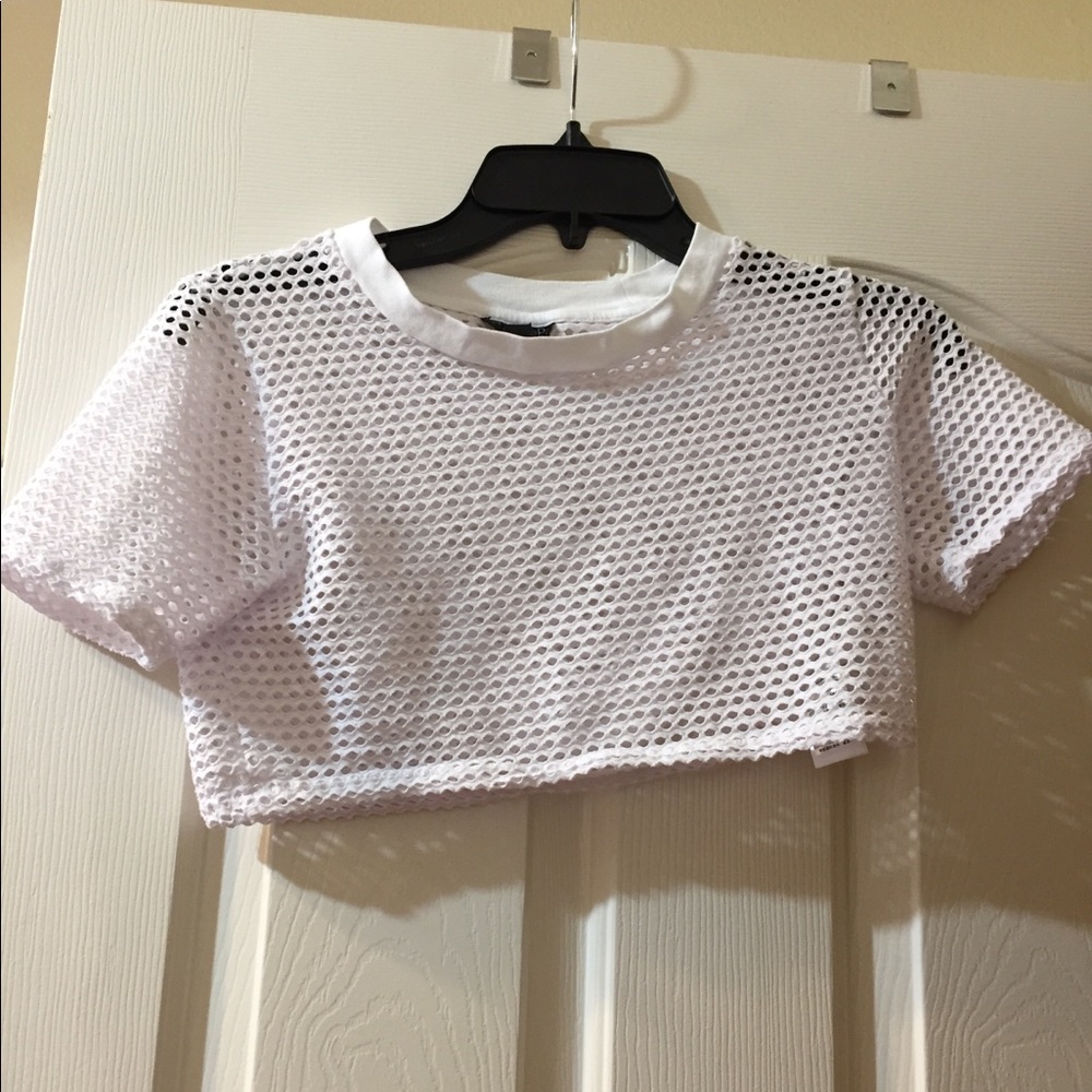 Nice white crop tom in a very good condition.